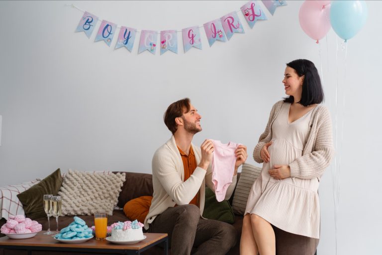 side-view-couple-gender-reveal-party-pichi